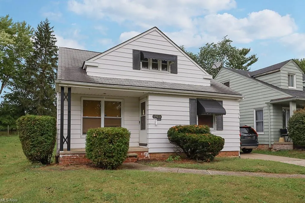 19111 Maple Heights Blvd photo 1