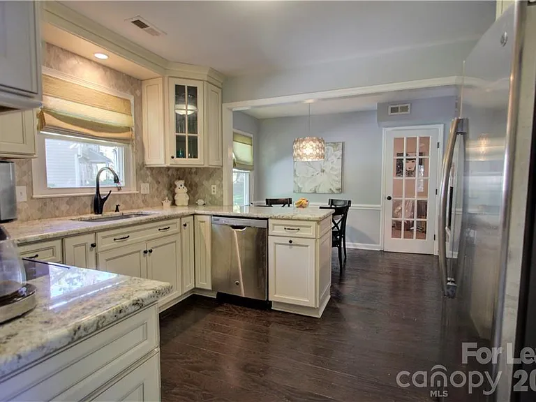 3806 Bridgewood Ln — Photo 9