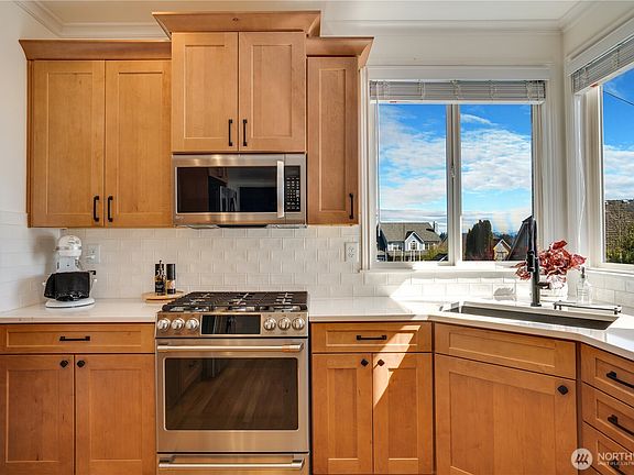 5th image of 4329 Nassau Avenue NE