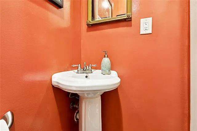 4938 Laurel St — Photo 20