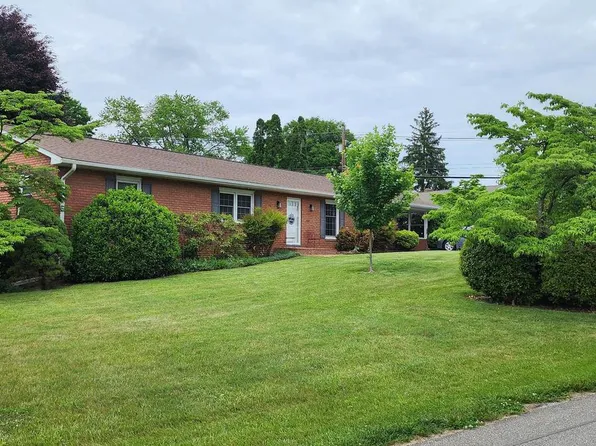 10928 Holly Ter, Hagerstown, MD 21740
