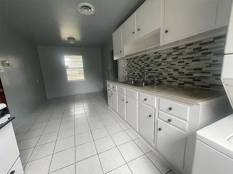 4810 Airport Blvd — Photo 6