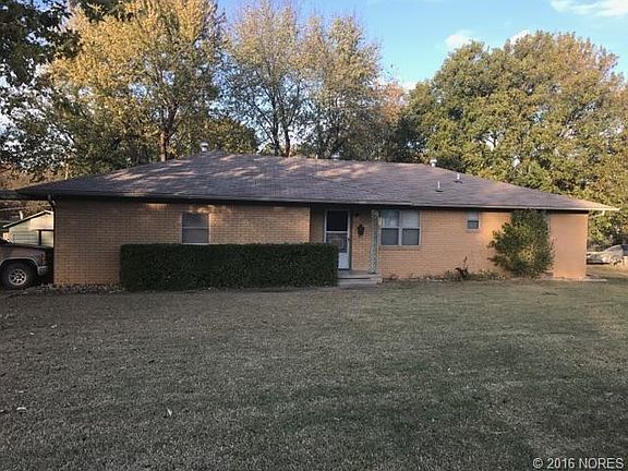 2nd image of 801 E Tyler Ave