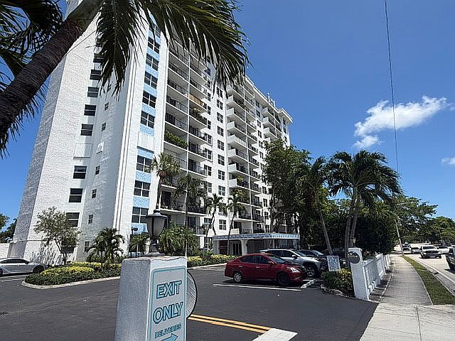 1st image of 1800 N Andrews Ave #1H