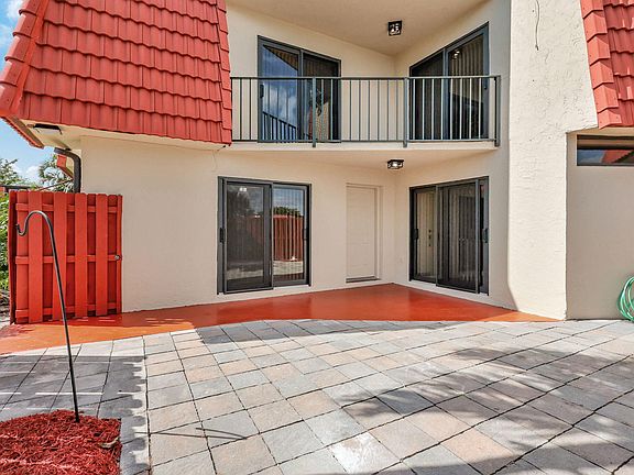 3rd image of 3671 Victoria Drive