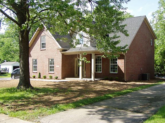 2nd image of 305 E Lowry Ln