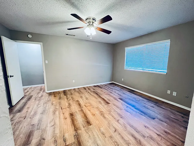 2102 Richwood Dr — Photo 16