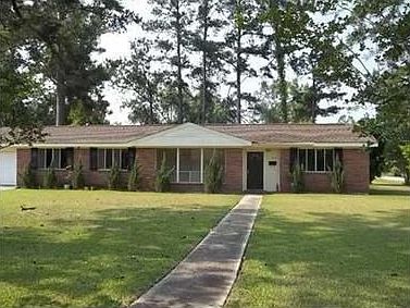 1st image of 1002 S Dogwood Dr