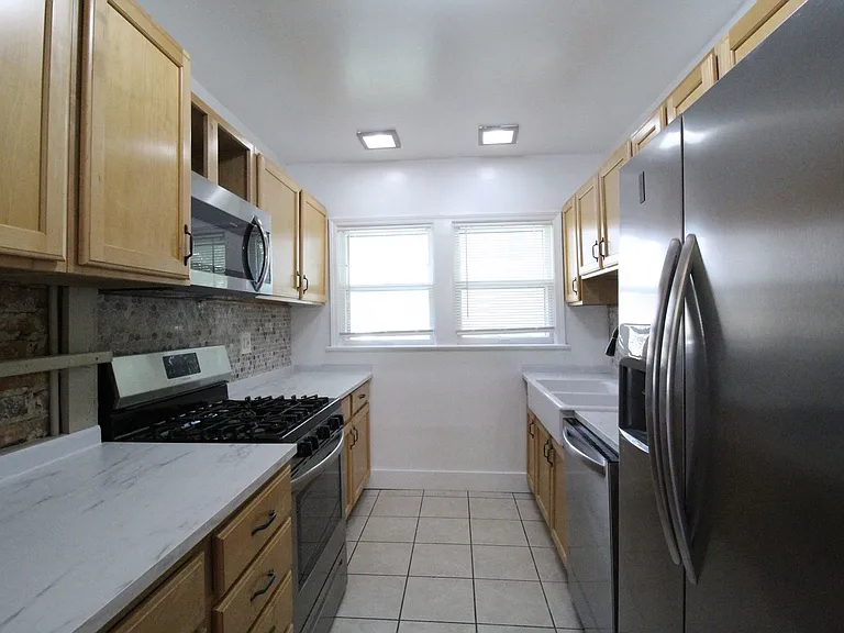1412 W 51st Street — Photo 9