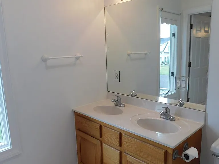 210 Ainsley Rd — Photo 14