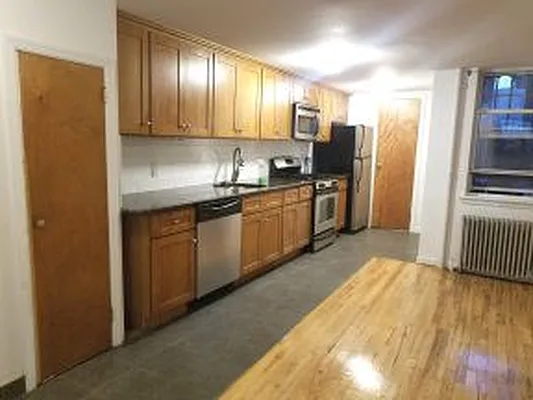 Rented by MCR Realty | media 18