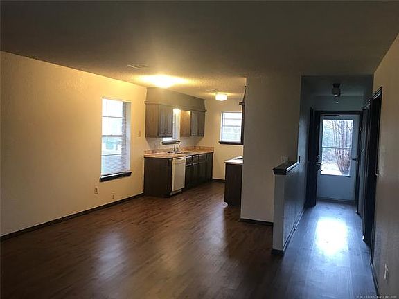 3rd image of 821 N Brown St