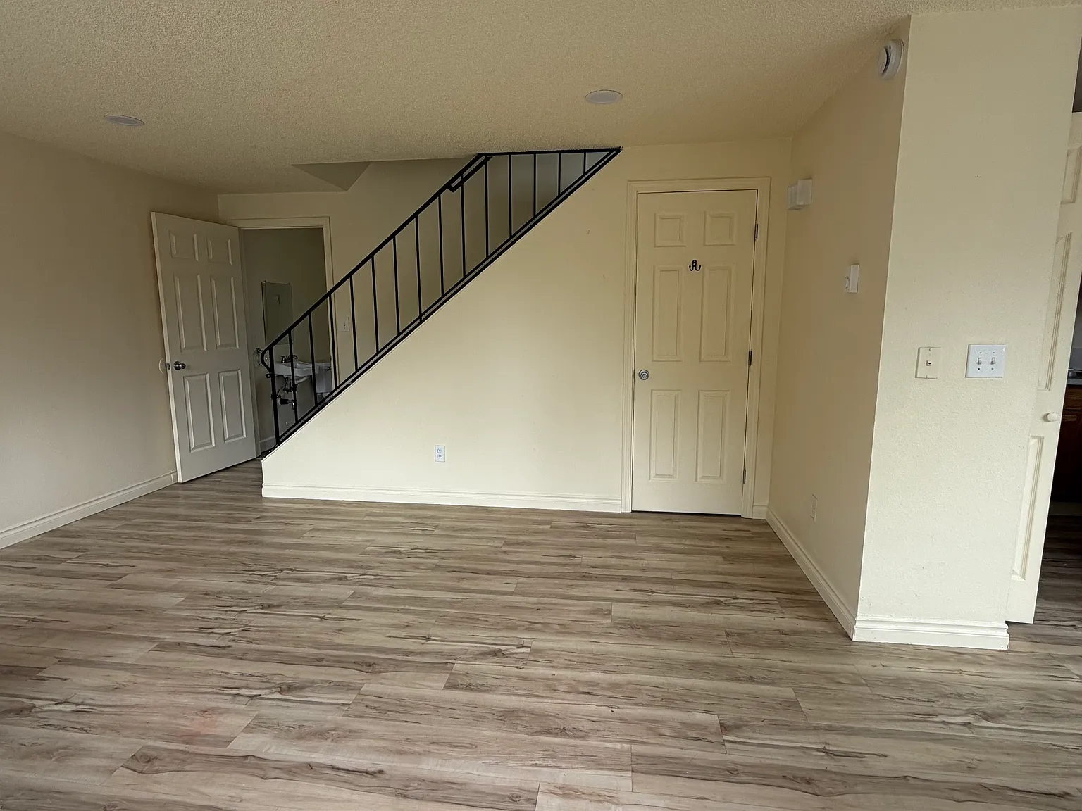 2 bed, 1.5 bath, 850 sqft, $1,695 — Photo 3
