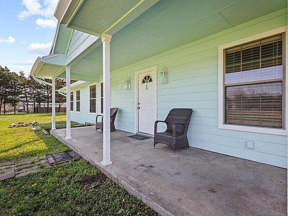 4th image of 404 Willow Dr
