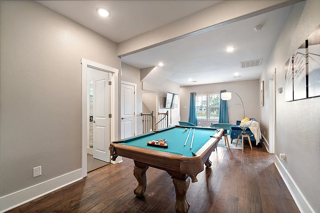 4 bed, $6,000 — Photo 1
