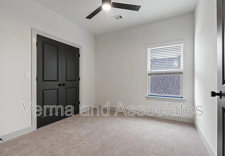 1121 Whistler St — Photo 24