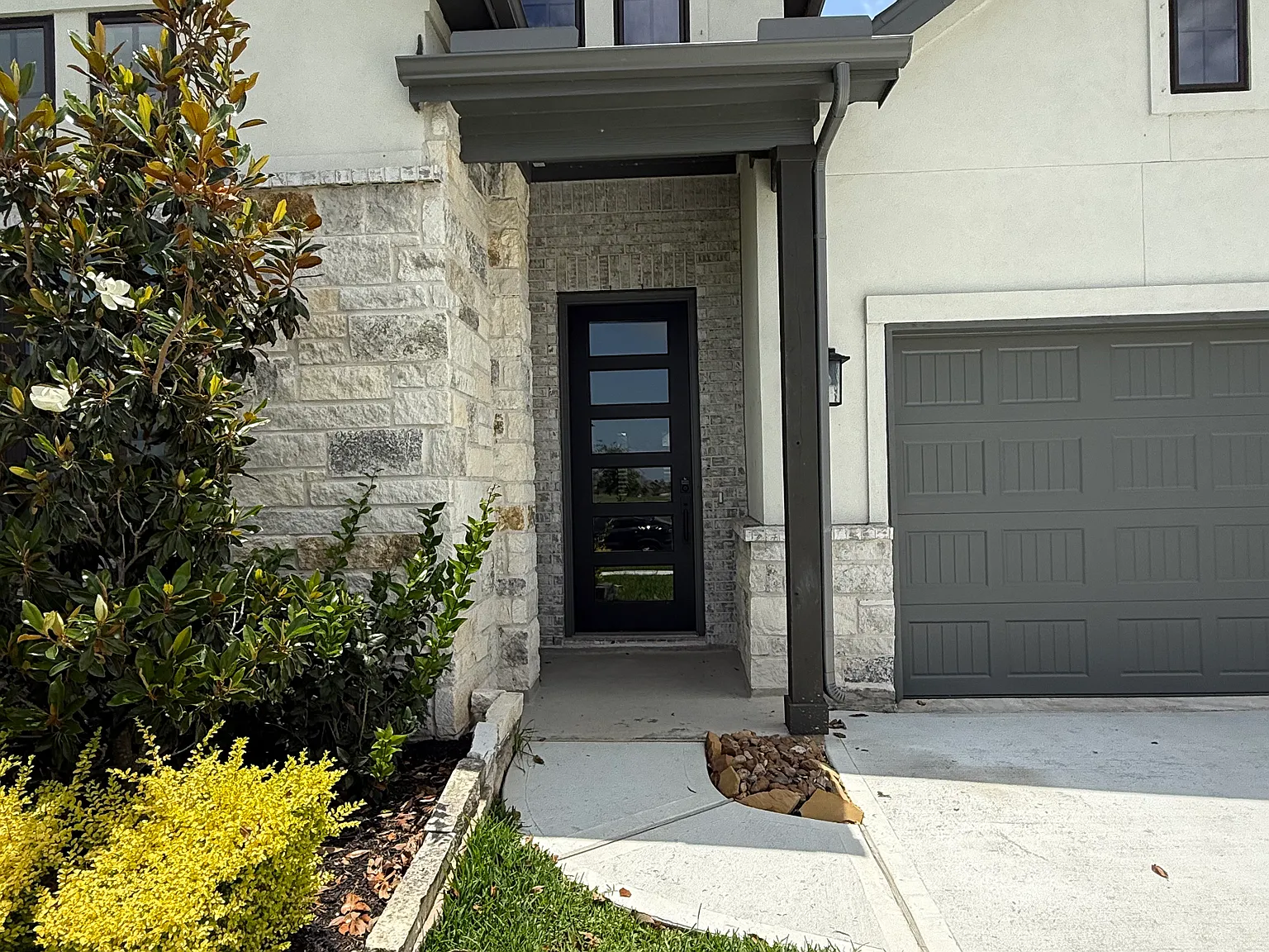 4 bed, 2505 sqft, $6,199 — Photo 3