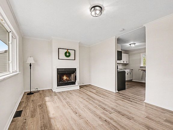 2nd image of 4933 Bloomfield Pl