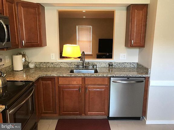 3rd image of 18718 Pikeview Dr