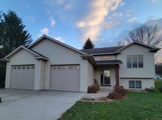 514 E 15th St, Saint Charles, MN 55972