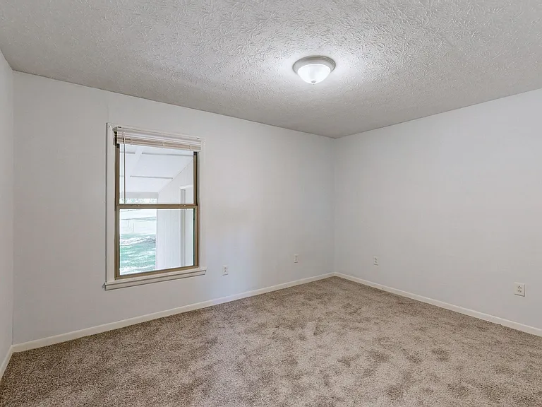 8614 Burleson Ln — Photo 20