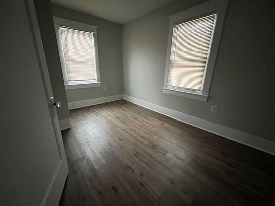 2nd image of 717 Hazel St