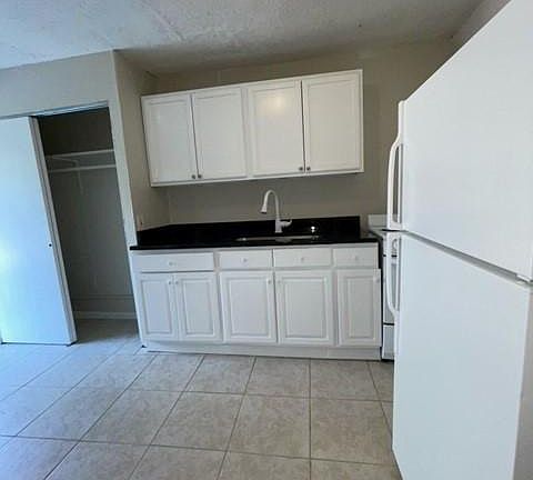4th image of 2514 E Jefferson St