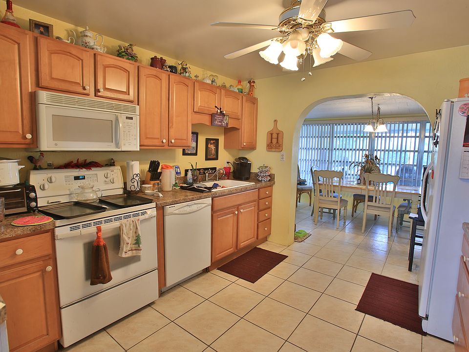 1st image of 32 Beechwood Dr