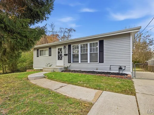 689 Conover Ln, Saint Louis, MO 63126
