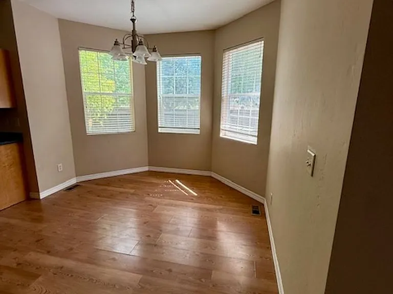226 E River Rock Rd — Photo 8