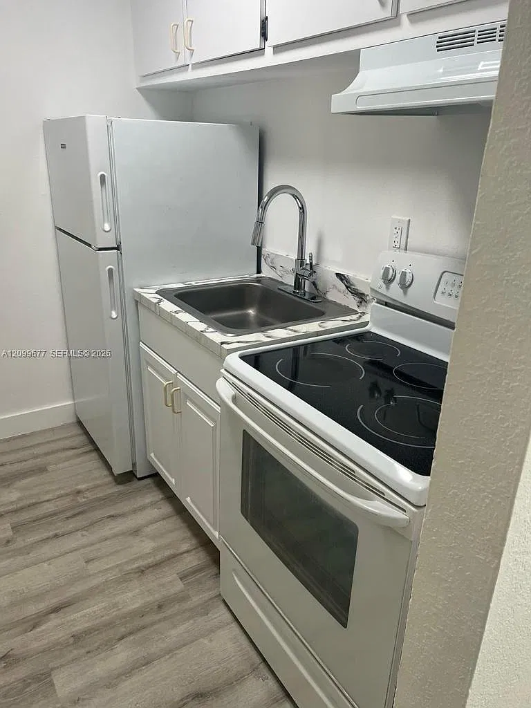 New World Condo Apts Iii — Photo 3