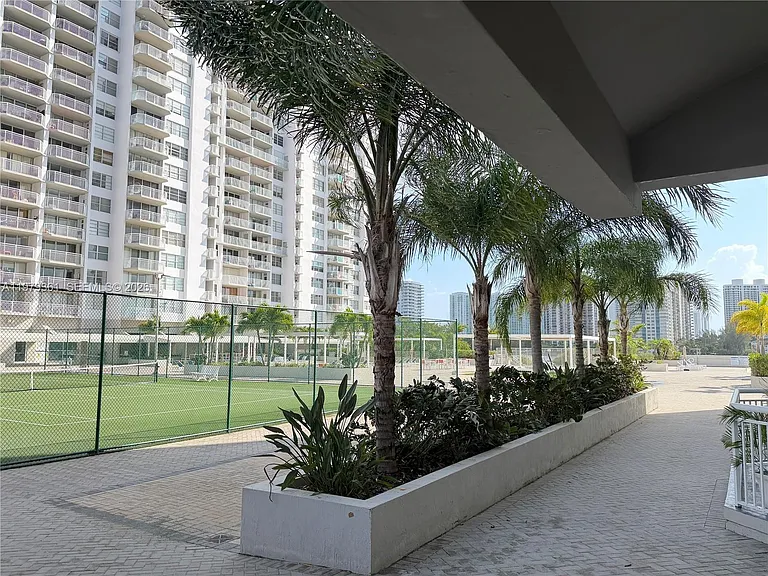 18031 Biscayne Blvd #904 — Photo 30
