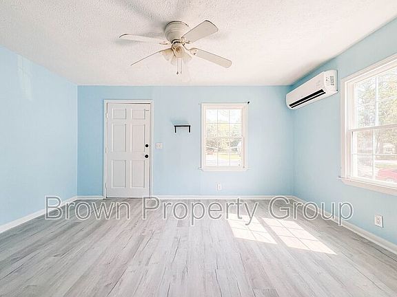5th image of 1547 Center St