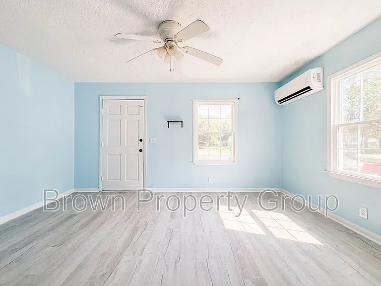 1547 Center St — Photo 5