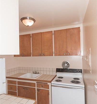 5th image of 4120 11th Ave NE APT 207