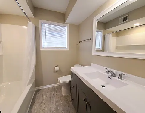 W158N8963 Charles Dr #UPPER — Photo 7
