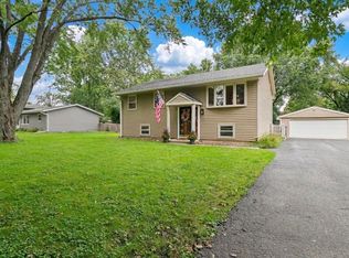 15670 W Sprucewood Ln, Libertyville, IL 60048