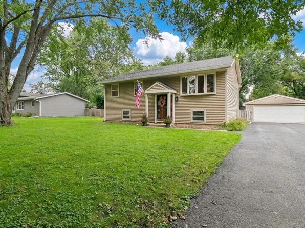 15670 W Sprucewood Ln, Libertyville, IL 60048