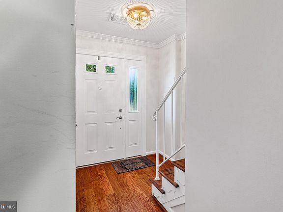 2nd image of 1927 N Woodley St