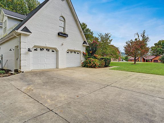 5th image of 304 Shadowood Dr