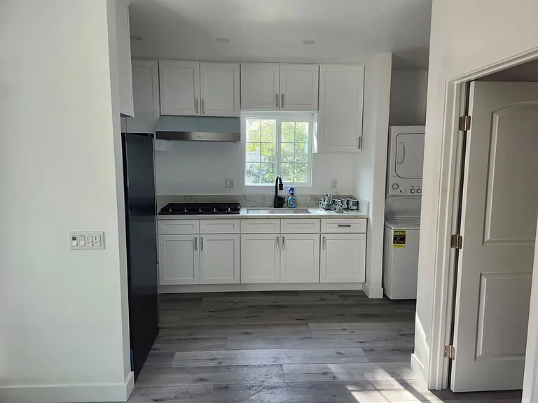 6939 Wilbur Ave — Photo 5