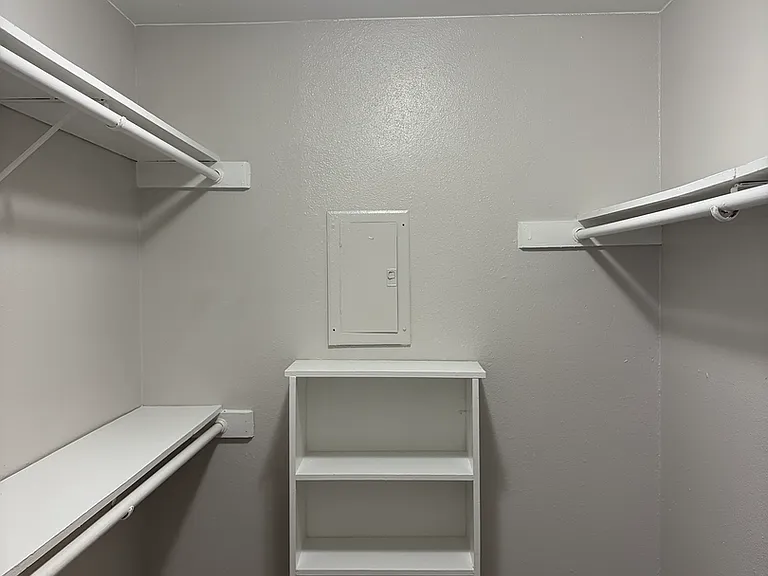 Creeks Edge Apartments — Photo 40