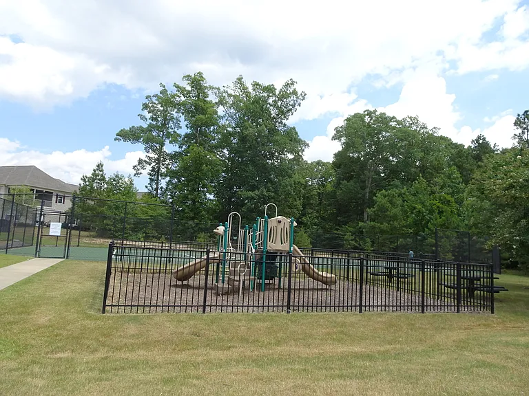 802 Braemar Crk — Photo 18