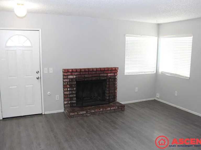 4609 Baybrook Way — Photo 2