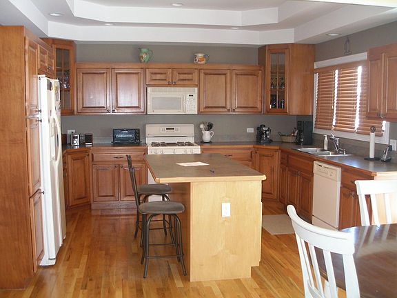 Large open island kitchen 