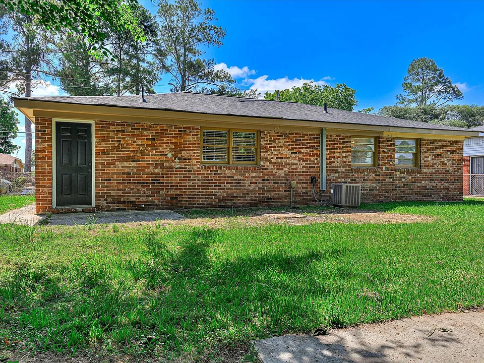 329 E View Dr