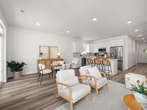 5th image of 2616 E Wellesley Ave