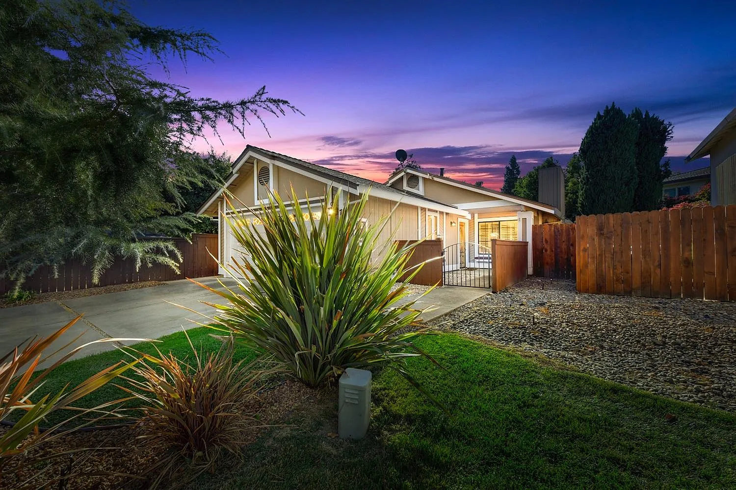 7489 Deltawind Dr photo 1