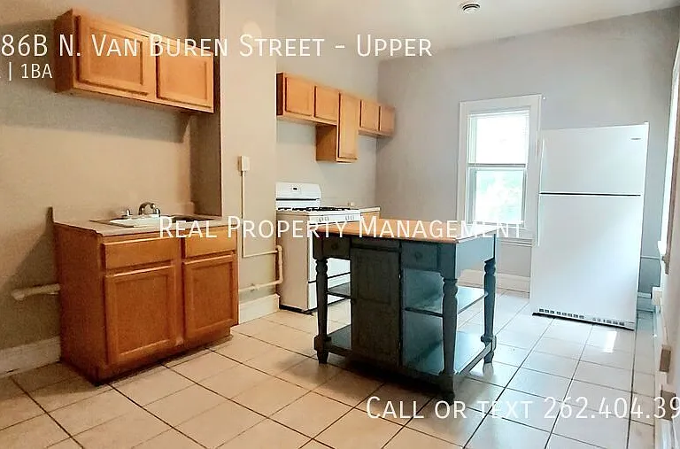 1686B N Van Buren St #UPPER — Photo 4