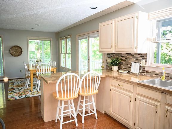 Open concept kitchen to living room